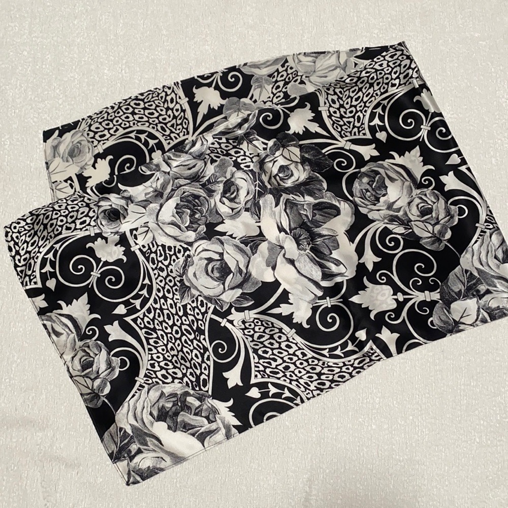St. John silk black/white‎ floral scarf